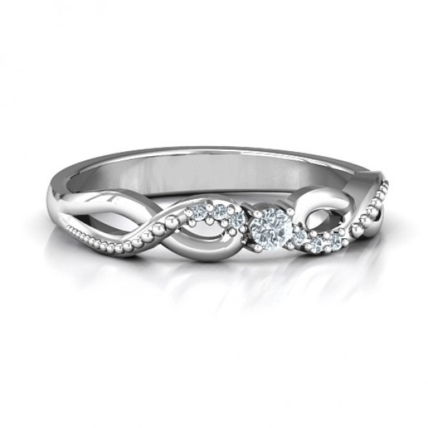 Klassische Solitare Sparkle Ring mit Accented Infinity Band