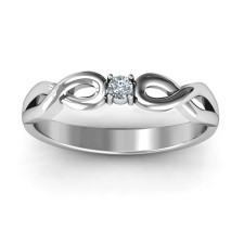 Ewige Liebe am Finger: Die Geschichte unseres Solitärrings mit Infinity Band