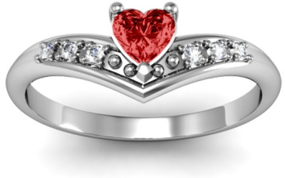 Dein Herz im V-Design: Die Geburt eines funkelnden Rings