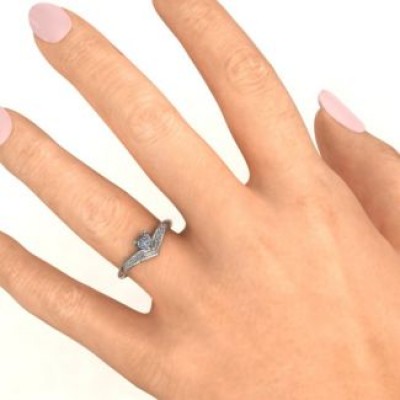 V Accented Herz Ring