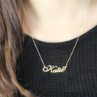 Personalisierte Halskette Namensschild Carrie in 18 karätigem Gold überzogen