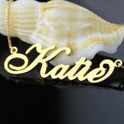 Personalisierte Halskette Namensschild Carrie in 18 karätigem Gold überzogen