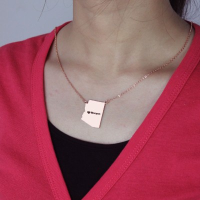 Benutzerdefinierte Arizona State geformte Halskette mit Herz Namen Rose Gold