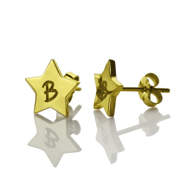 Stern Bolzen Ohrringe mit dem Buchstaben in Gold