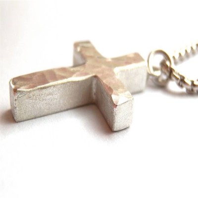 Chunky Hammered Silver Cross Halskette