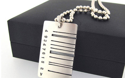 Dein Statement: Breite Barcode Tag Anhänger & die Magie dahinter
