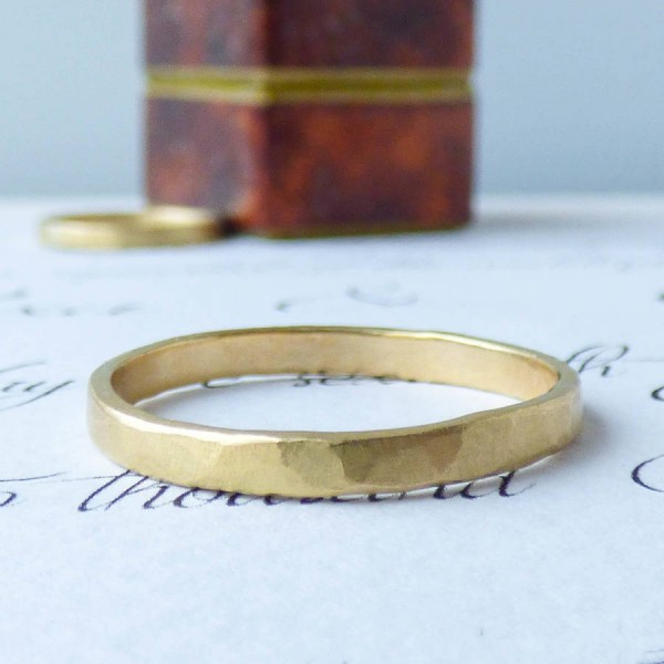 Arturo Hammered Wedding Ring für Männer im Fairtrade Gold