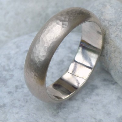 Mens 6 mm gehämmert Ring in 18 karätigem Gold