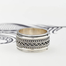 Herren Tribal Drehring: Handgefertigt, drehbar & voller Bedeutung