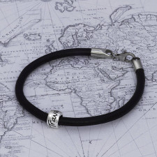 Dein 'Travel Safe' Mojo Charm: Sicher unterwegs mit Stil