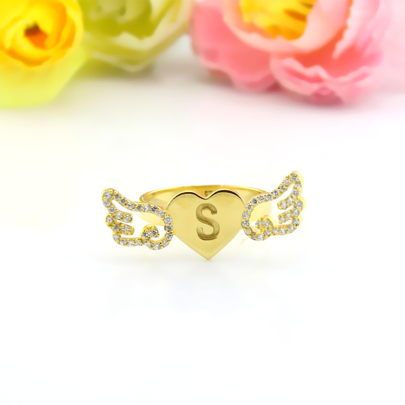 Angel Wings Herz Ring mit Birthstone Initial 18 karätigem Gold überzogen