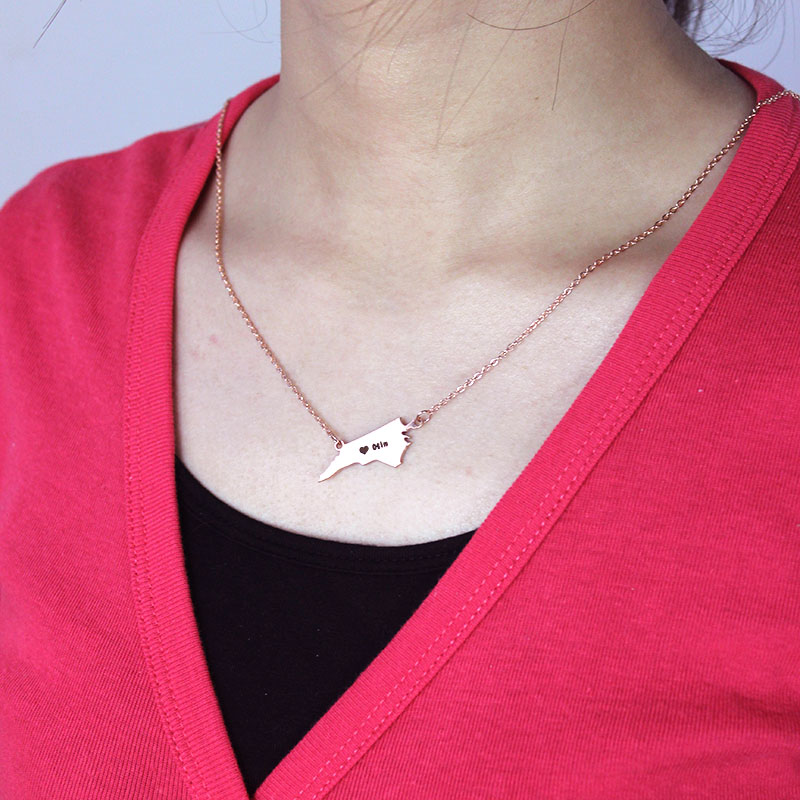 Personalisierte NC State USA Karte Halskette mit Herz Namen Rose Gold