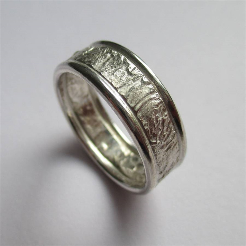 Felssporn Ring mit polierten Kanten