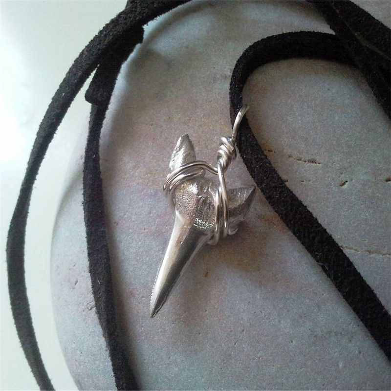 Silber Sharks Tooth Halskette